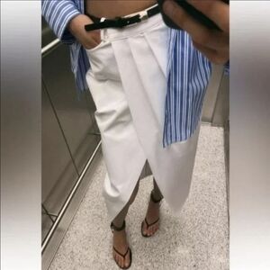 Elegant White Pencil Skirt - Worn Once Only - No Belt